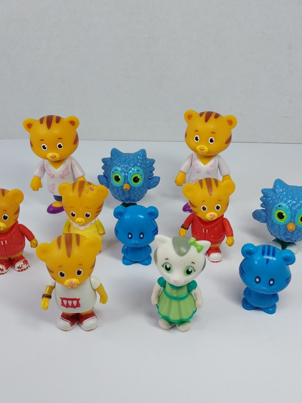 Lot Of 11 Daniel Tiger's Neighborhood Toy Friends & Family Figure Set Figurines